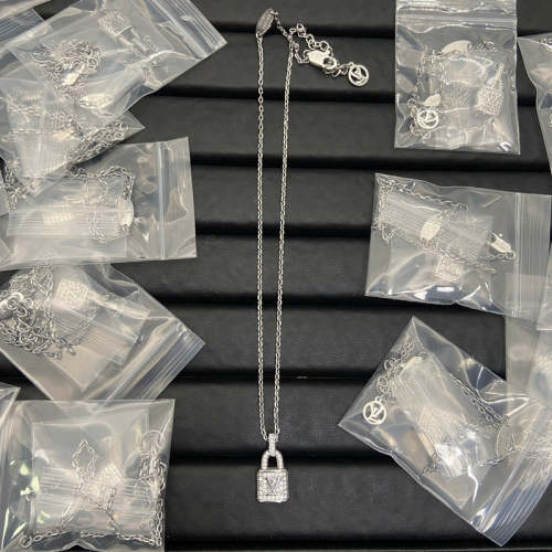 LVN020  Letter Pendant Necklace Jewelry