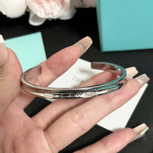 S359      Women's block bracelet   Jewelry