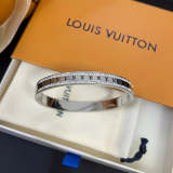 S374   Women's fashion 18K titanium steel bracelet  Jewelry