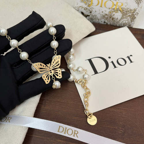 X585  Bow pearl necklace