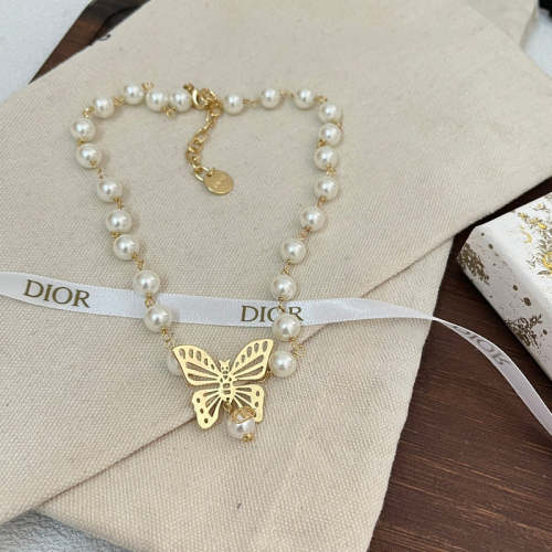 X585  Bow pearl necklace