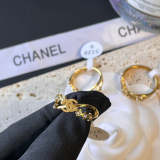 J092  Hollow out 6 small diamond rings
