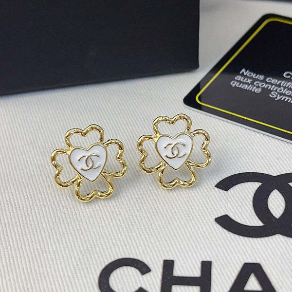 A1111 Women's new fashion heart-shaped earring jewelry
