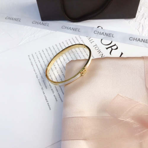 S067   Women's Titanium Steel Shell Bracelet Jewelry