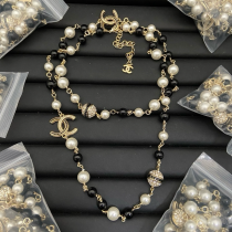 CHN116 Women's black and white round pearl sweater chain jewelry CHN116 Women's black and white round pearl sweater chain jewelry
