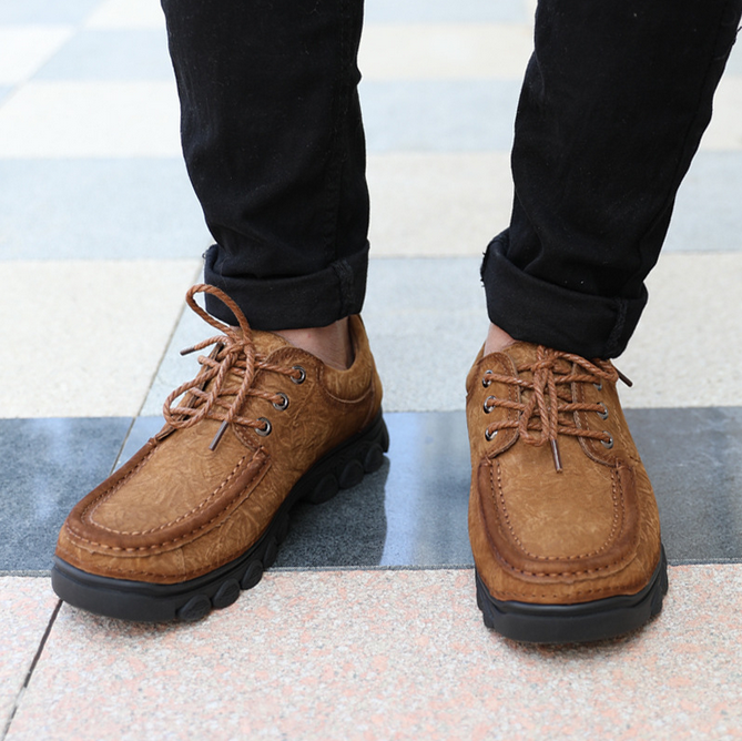 Customized cowhide lace up top layer for outdoor casual men's shoes, comfortable rubber soft soled men's shoes