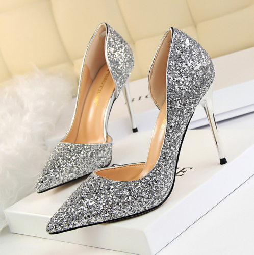 European and American style nightclub slimming women's shoes with thin heels, high heels, shallow mouth, pointed toe, side hollowed out sequin single shoes