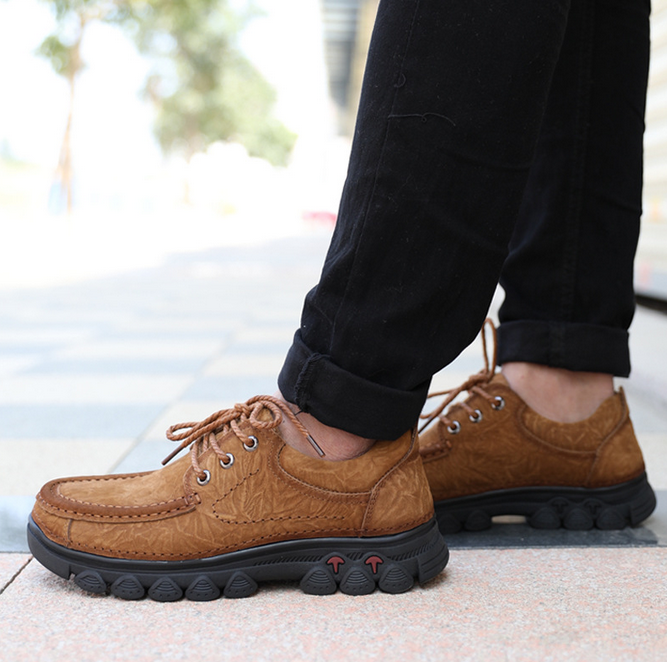 Customized cowhide lace up top layer for outdoor casual men's shoes, comfortable rubber soft soled men's shoes