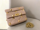 Garavani Roman Stud