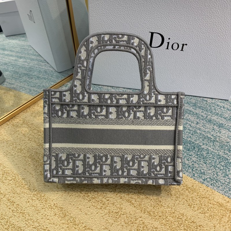 Dior Book Tote 23x17x7cm006