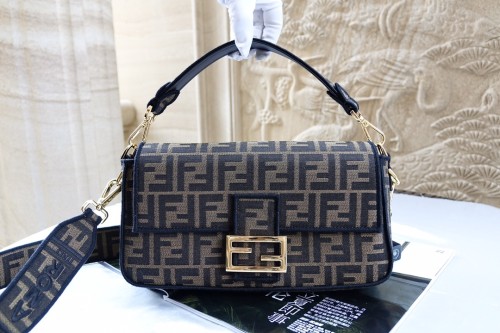 Baguette Fendi Label 8851AGN680 26x15x5cm