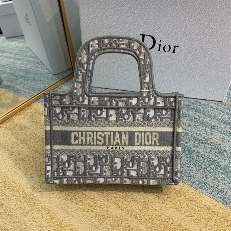Dior Book Tote 23x17x7cm006