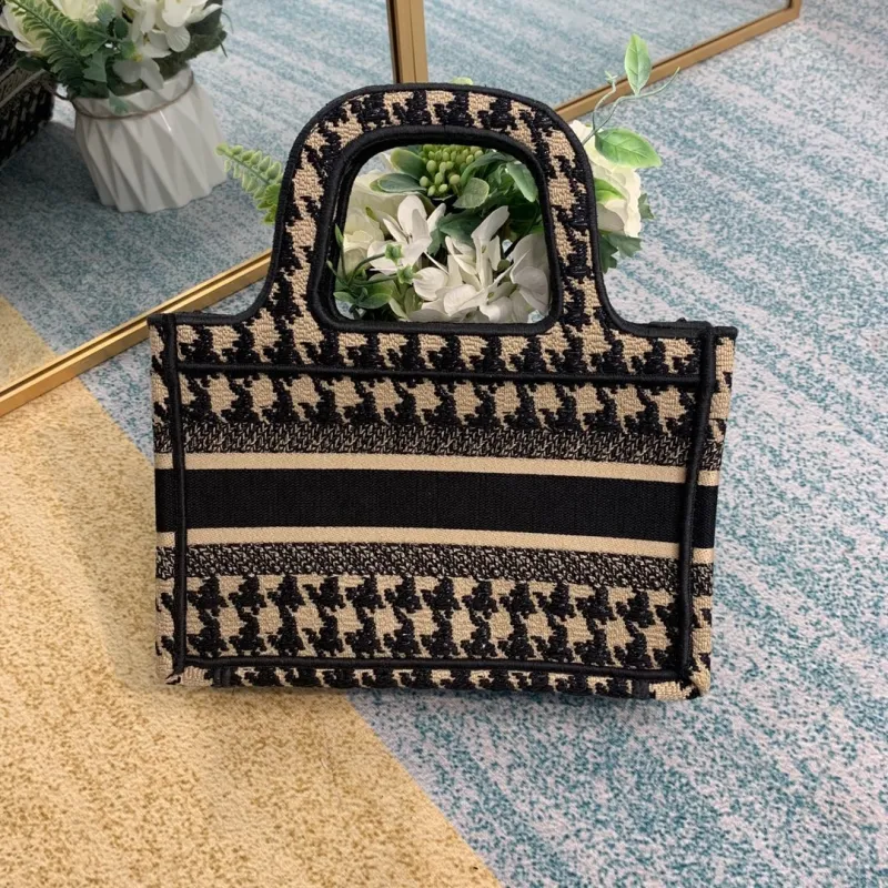 Dior Book Tote 23x17x7cm008