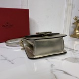 Borsa VLTN  VSLING 0005  p650  18 x 16 x 8,5 cm