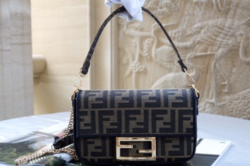Baguette Fendi Label  19X4X11.5cm  88511AGN580