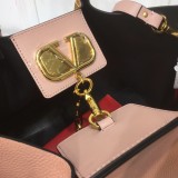 Borsa VLTN Garavani Escape 0099 p800 41x25x18 cm