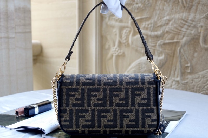 Baguette Fendi Label  19X4X11.5cm  88511AGN580