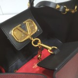 Borsa VLTN Garavani Escape 0099 p800 41x25x18 cm