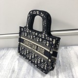 Dior Book Tote 23x17x7cm013