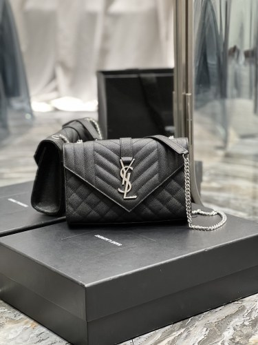 Envelope piccola in pelle  600195 - 526286  21cm