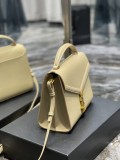 Cassandra Media  623931 - 578000 24.5×20×11.5cm