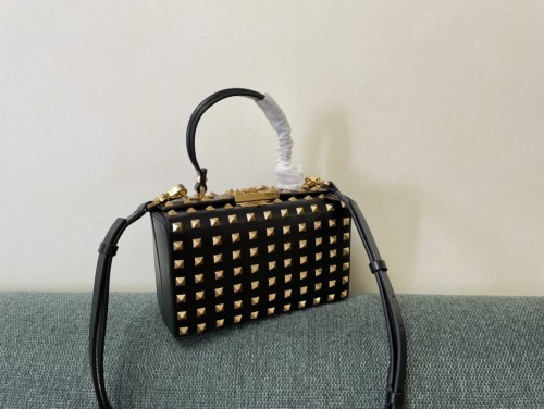Borsa VLTN p700   4400  19x12x8cm