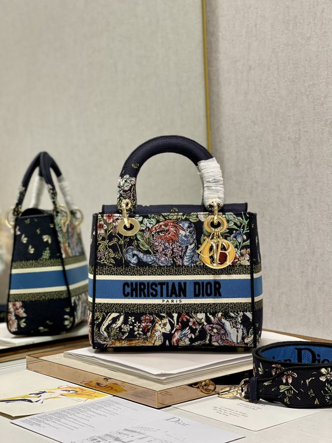 Dior M9027 24x20x11 cm