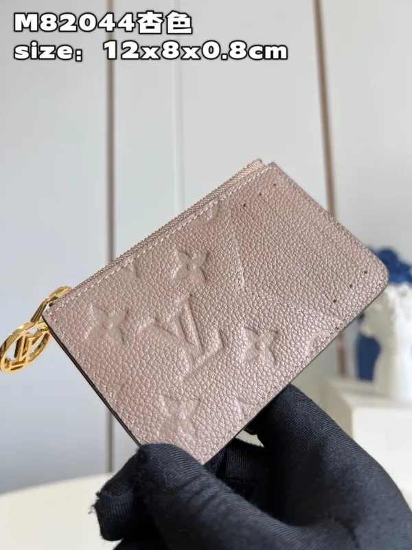 LV M82044 12x8x0.8 cm