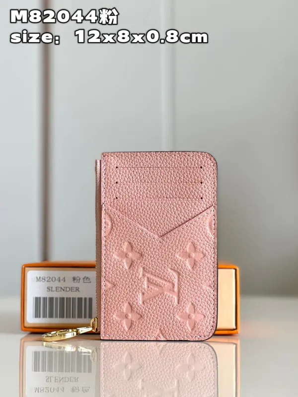 LV M82044 12x8x0.8 cm