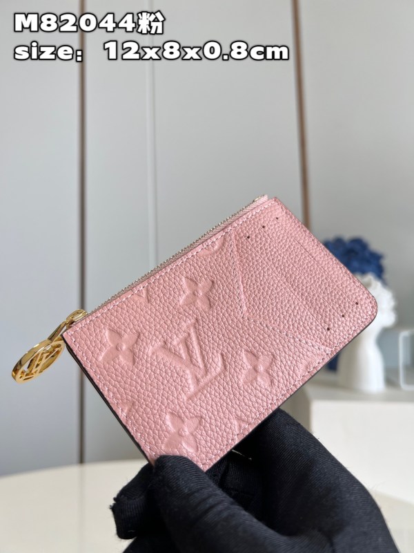 LV M82044 12x8x0.8 cm
