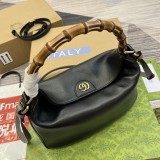 Borsa a spalla Gucci Diana misura media Modello 746124