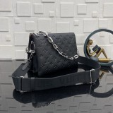 Borsa Coussin PM M23056 26 x 20 x 12 cm