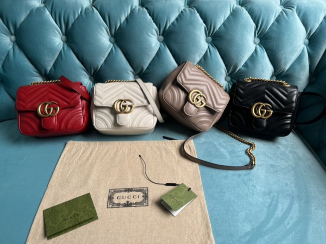 Mini borsa shopping GG Marmont in pelle matelassé Modello 739682