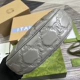 Borsa a spalla in pelle matelassé con GG misura piccola Modello 739709