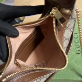 Mini borsa a mezzaluna GG Modello 726843
