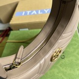 Mini borsa a mezzaluna GG Marmont Modello 699514