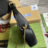 Mini borsa a mezzaluna GG Marmont Modello 699514