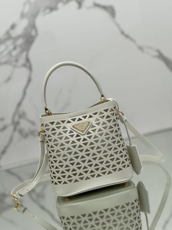 Prada 18×17×10.5 cm 1BA217