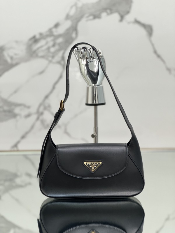 Prada  25× 5.5cm  1BD358