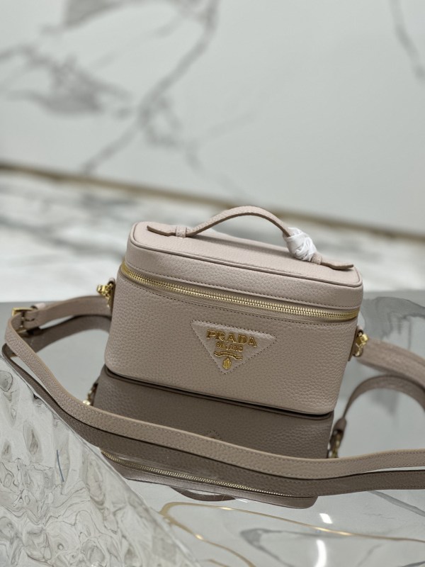 Prada 18x 11.5x 7.5cm 1BH202