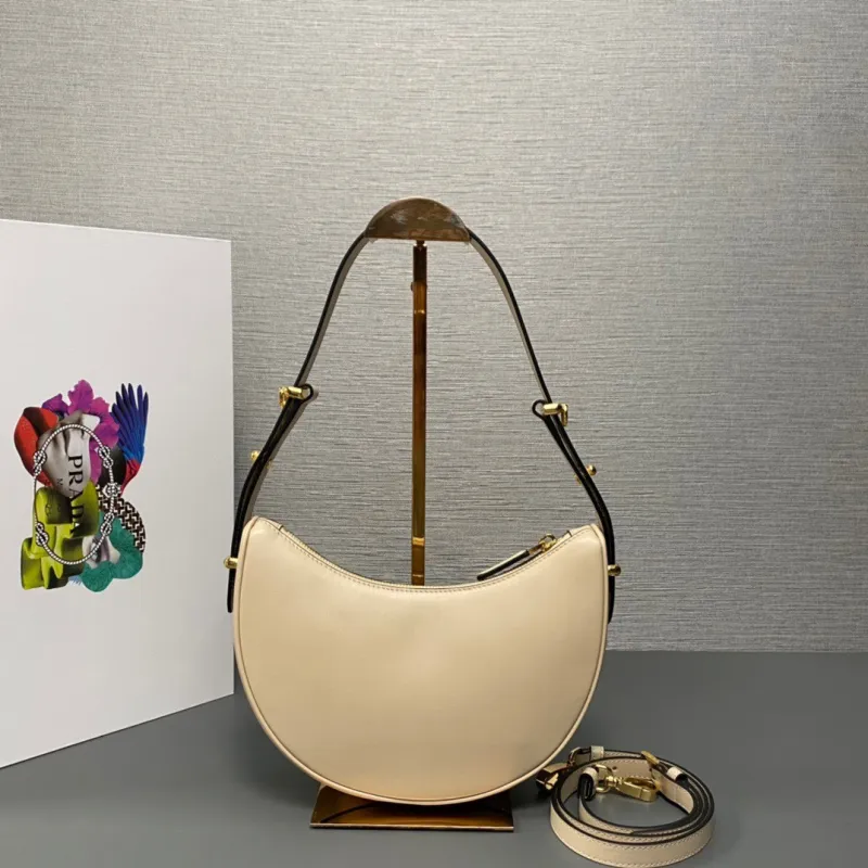 Prada  1BC194  22.5x 18.5x 6.5cm