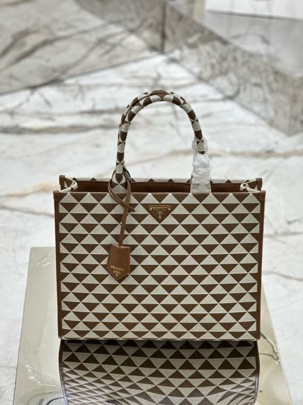 Prada 39x 31x 11cm 1BA356