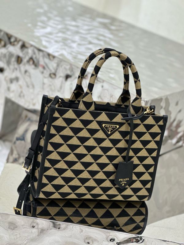 Prada 28x 22x 9cm 1BA354