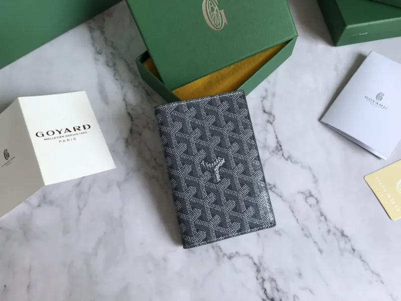 Porta passaporto GOYARD 14x10cm