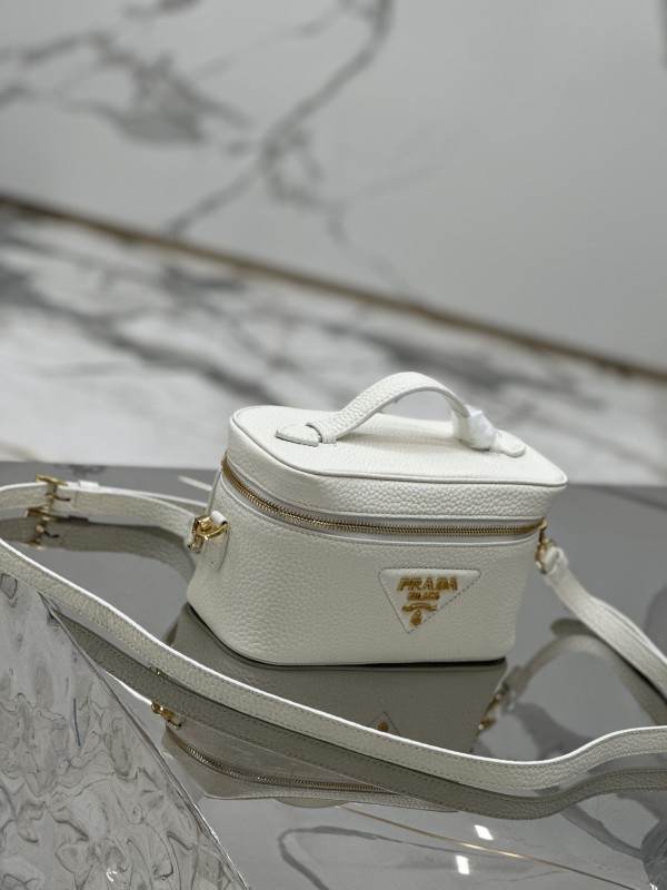Prada  18x 11.5x 7.5cm  1BH202