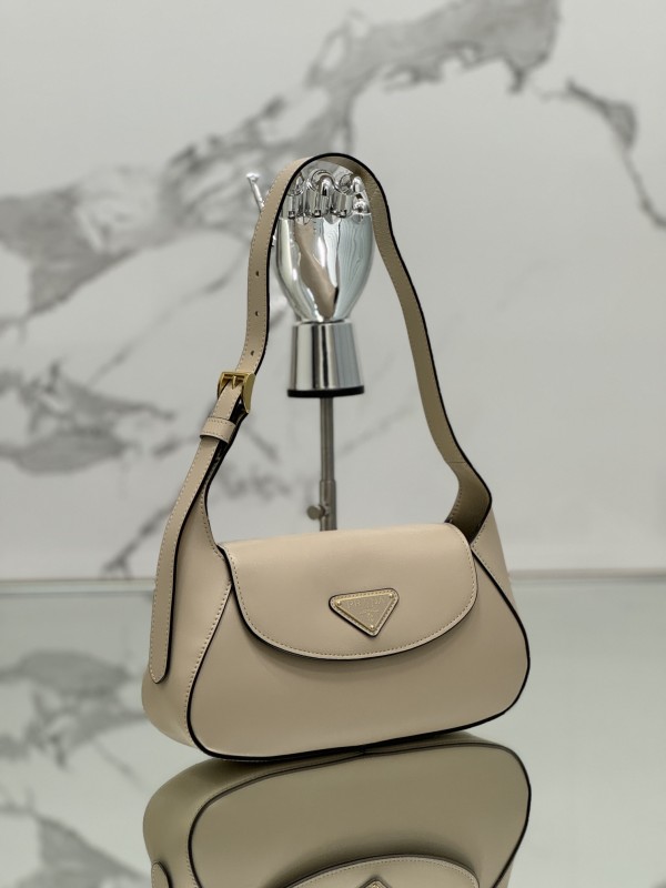 Prada  25× 5.5cm  1BD358