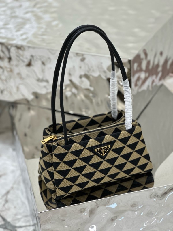 Prada 25x 13.5x 13cm 1BA368