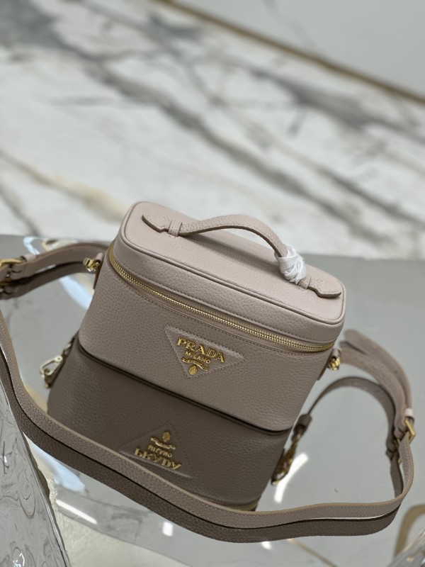 Prada 18x 11.5x 7.5cm 1BH202