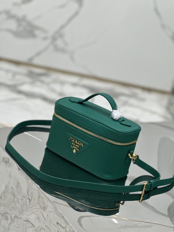 Prada 18x 11.5x 7.5cm  1BH202