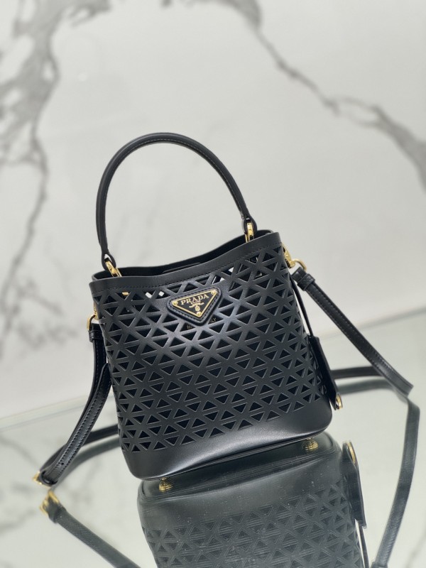 Prada 18×17×10.5 cm 1BA217